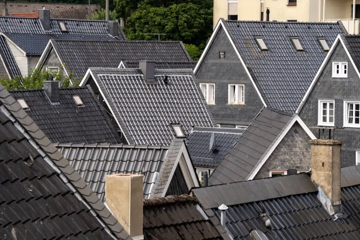 Steep roof eaves and gutter lines on houses in Victoria, TX